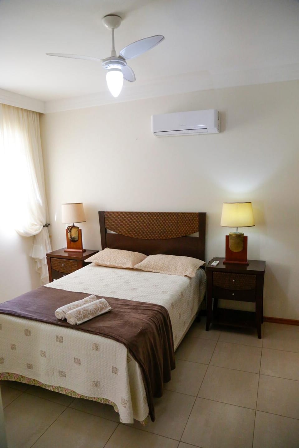 Bed, Photo of the whole room, Bedroom, air conditioner