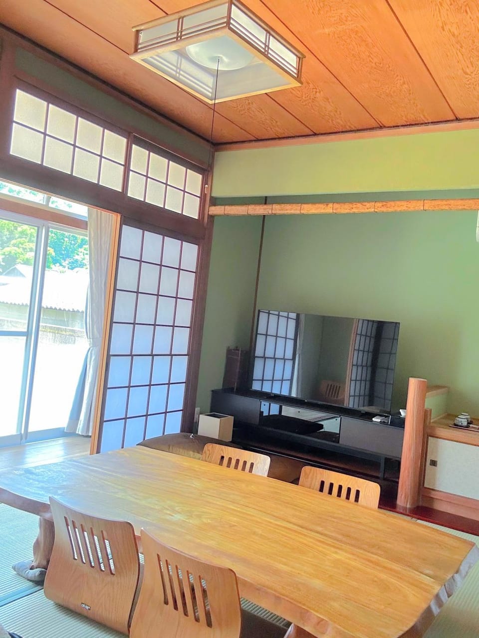 Day, TV and multimedia, Living room, Dining area