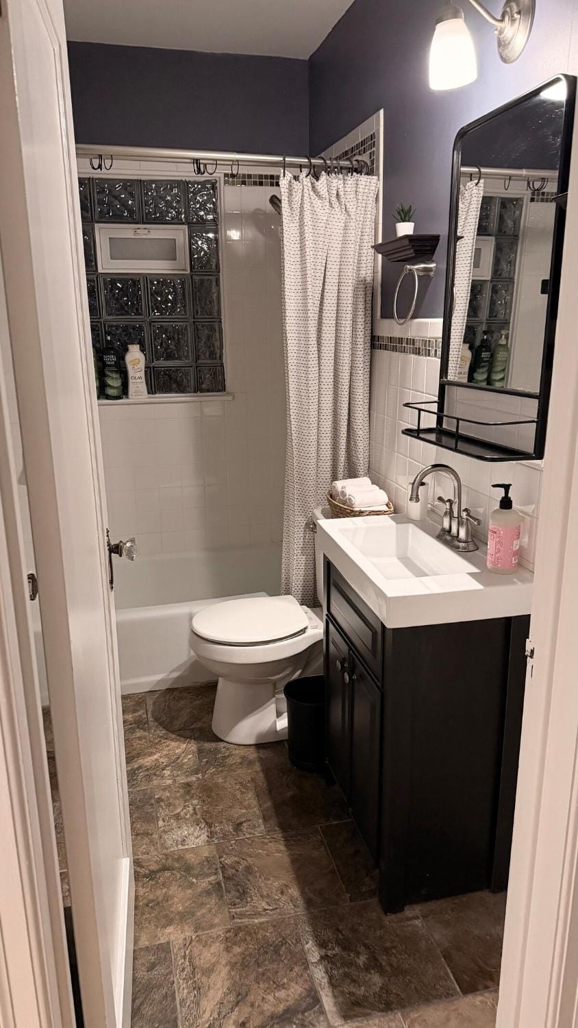 Cute Post-War Minimalist Home 10 Min From Downtown House in Indianapolis