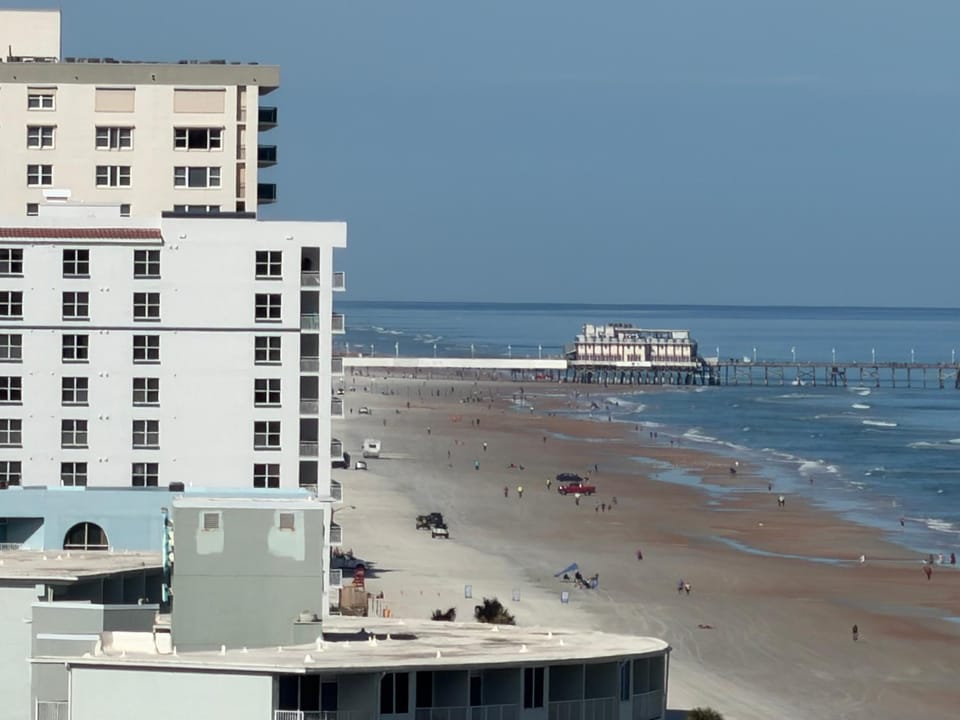 Ocean Front Escape Beach Pool Resort Apartment in Daytona Beach Shores