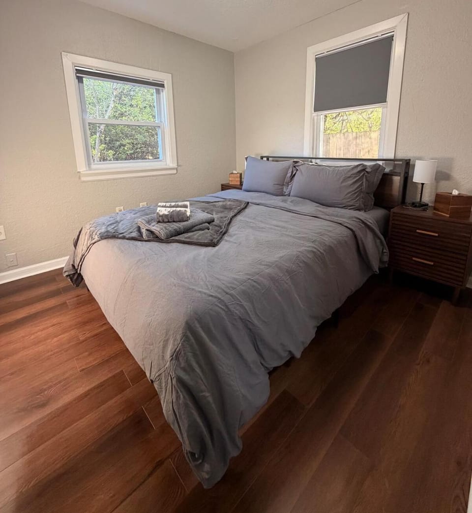 Modern Luxury Guest House Near Ann Arbor & UMICH House in Ann Arbor