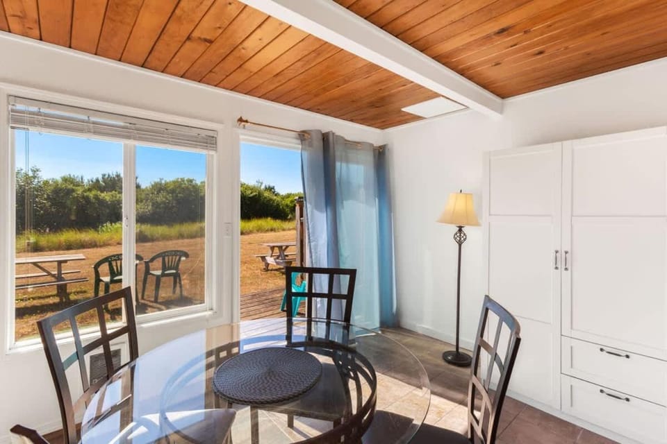Come for the Surf & Stay at Sandy Days Condo - Unit I House in Ocean Shores