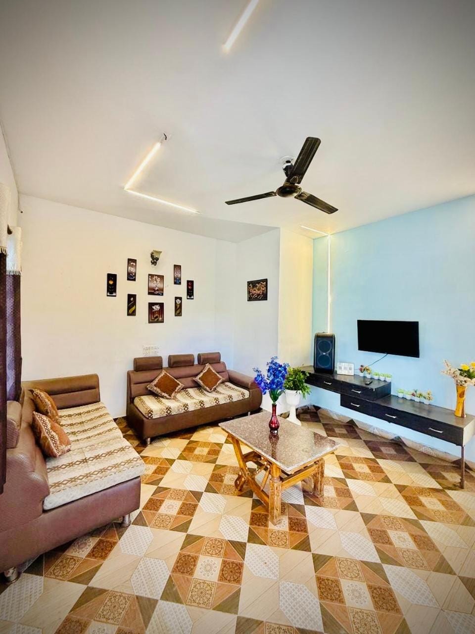Communal lounge/ TV room
