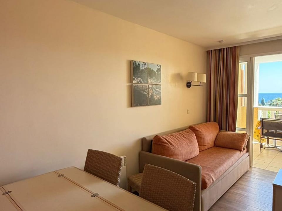 Appartement terrasse vue mer - 4 pers. - FR-1-504-719 Apartment in Saint-Raphael