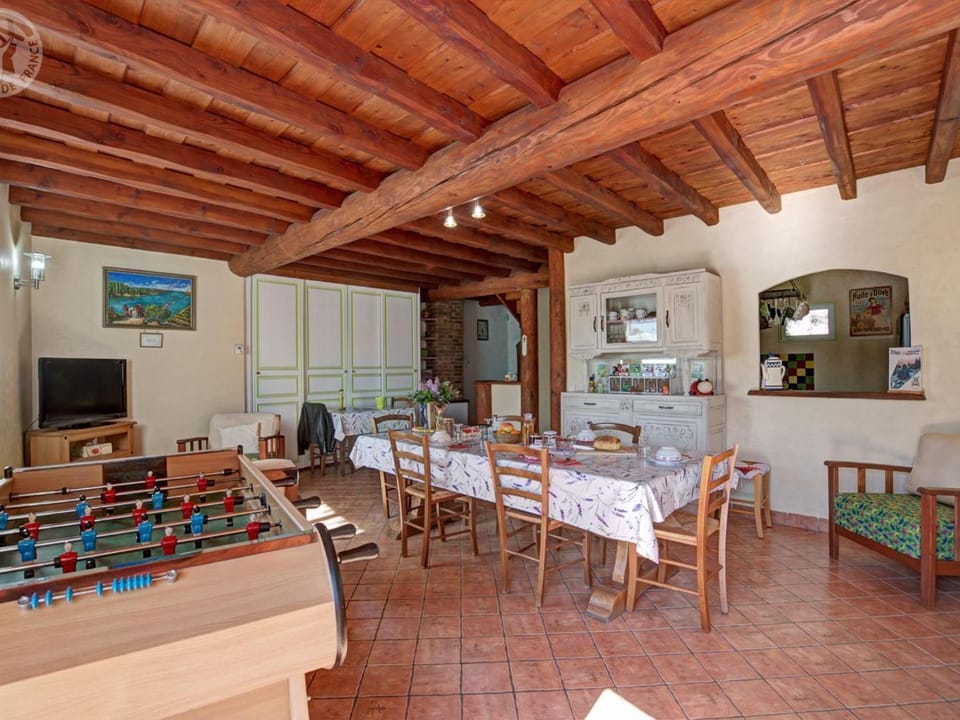 Gîte spacieux avec cour sécurisée - 6 pers. - FR-1-496-403 House in Auvergne-Rhône-Alpes
