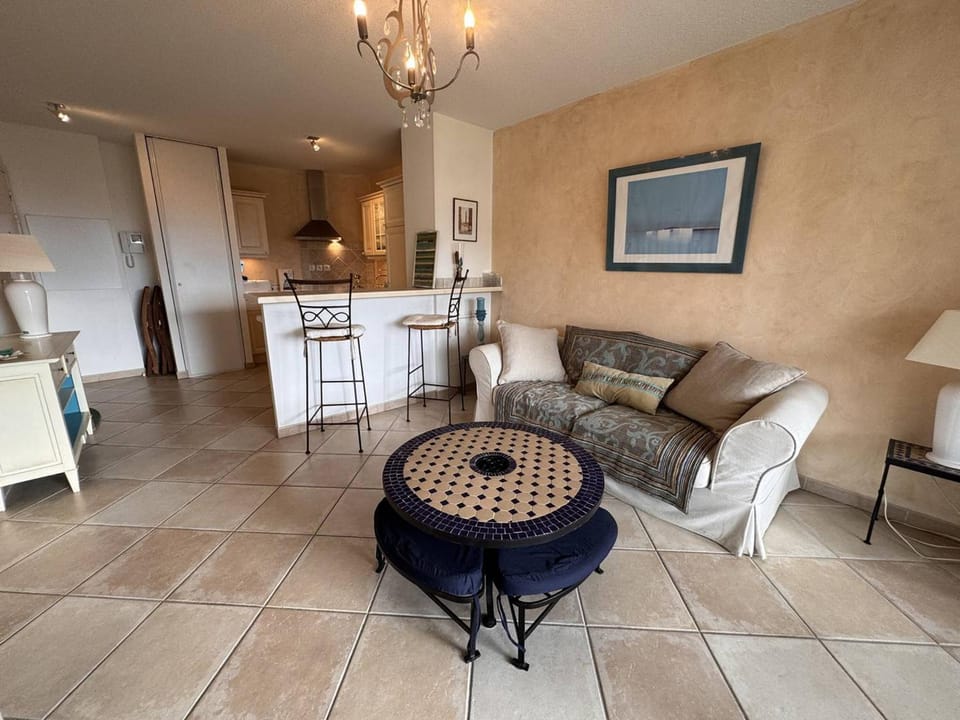 Appartement centre village, vue dégagée - FR-1-726-73 Apartment in La Croix-Valmer