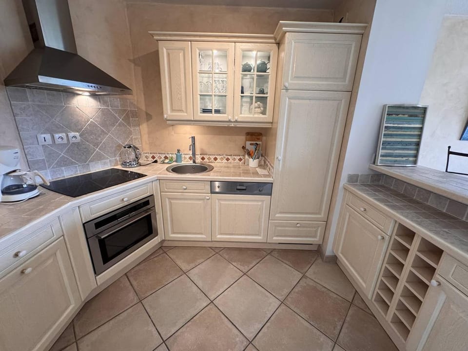 Appartement centre village, vue dégagée - FR-1-726-73 Apartment in La Croix-Valmer