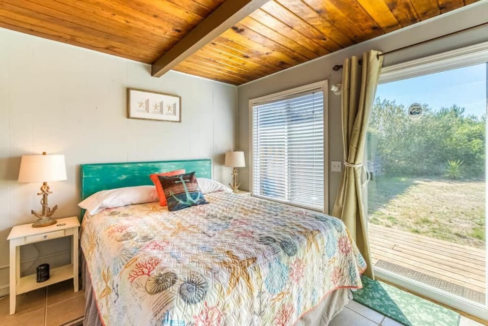 Beachfront condo pet friendly with kitchen - Unit A House in Ocean Shores
