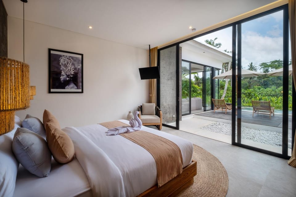 Bed, View (from property/room), Bedroom
