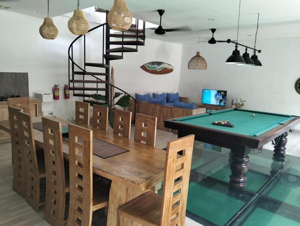 Villa Lelipi, 5 bed, 5 bathroom 5min walk to beach Villa in Kuta