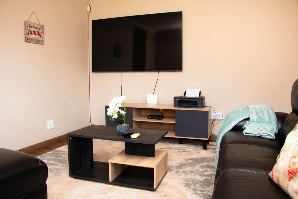 Communal lounge/ TV room, TV and multimedia