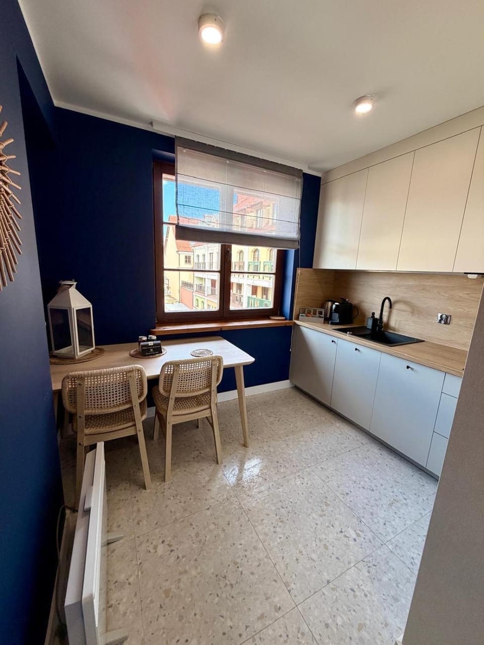 Kitchen or kitchenette, Dining area, stove