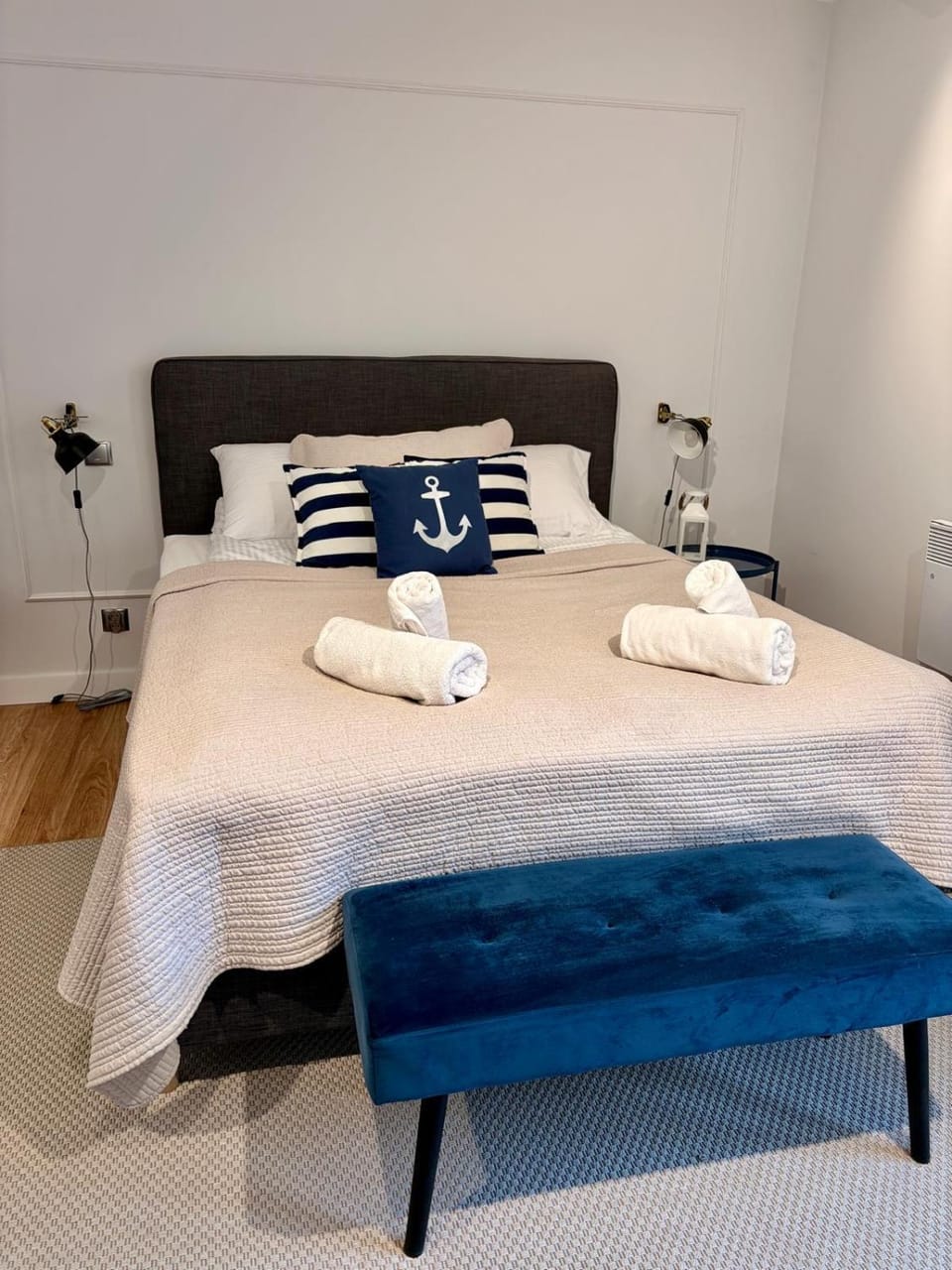 Bed, Photo of the whole room, Bedroom, towels