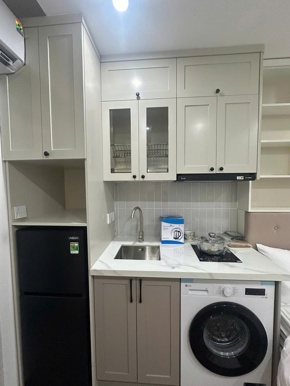 Hoang Hoa Tham Modern Apartment in Ba Dinh near West Lake and Old Quarter Apartment in Hanoi