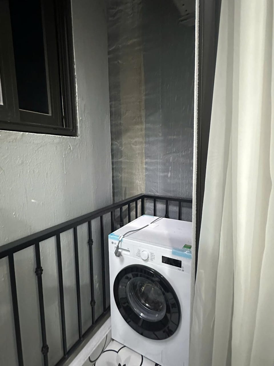 Hoang Hoa Tham Modern Apartment in Ba Dinh near West Lake and Old Quarter Apartment in Hanoi