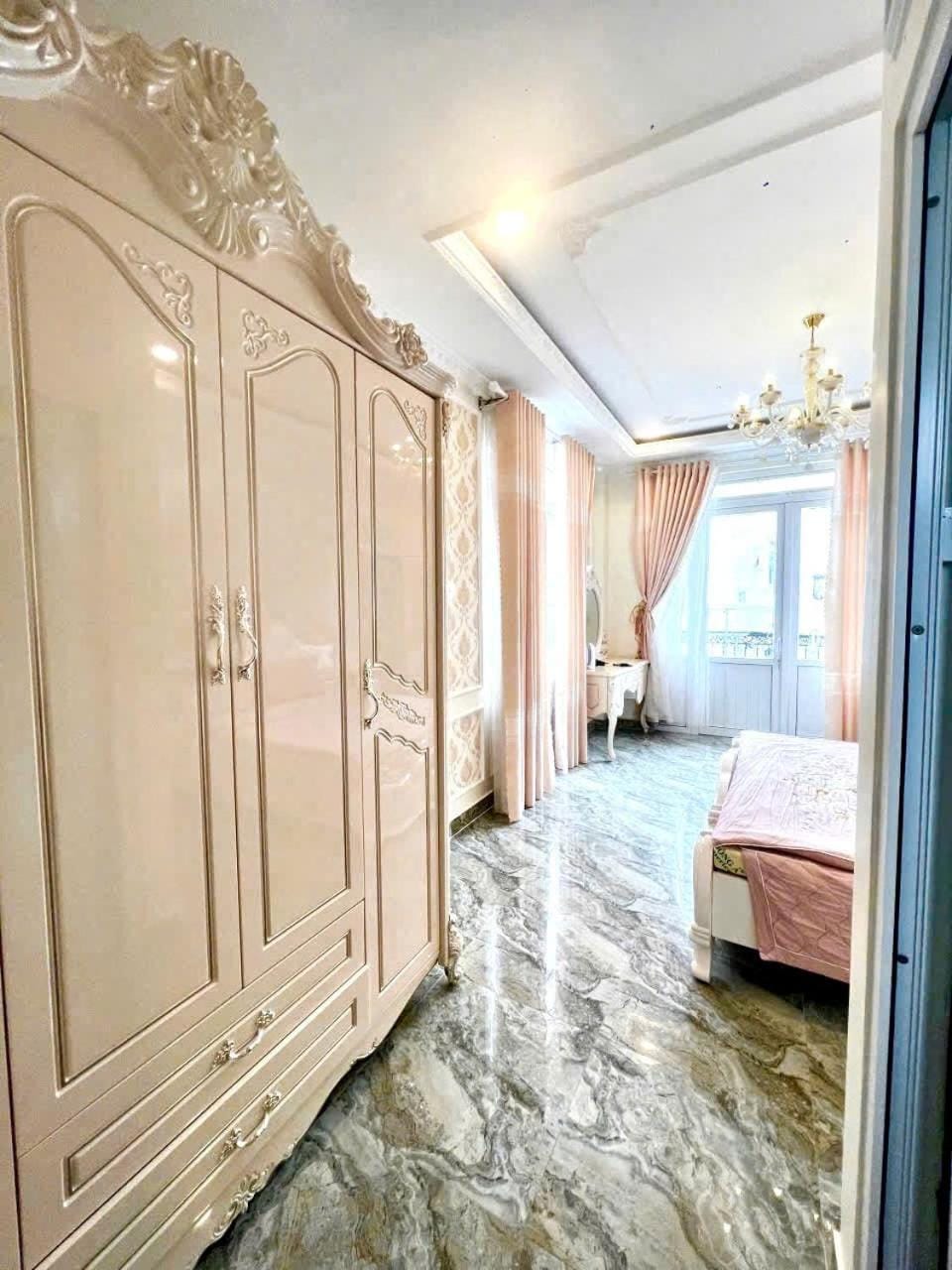 Queenie Hotel in Dalat