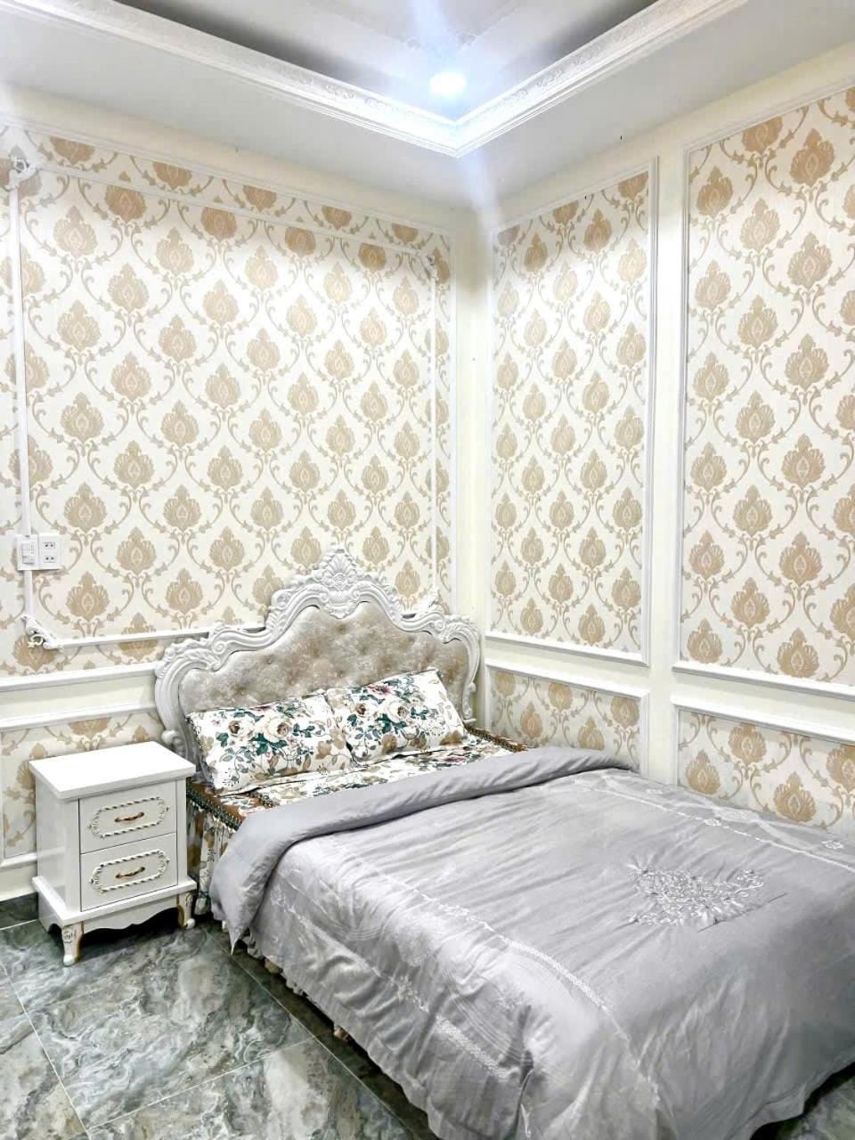 Queenie Hotel in Dalat
