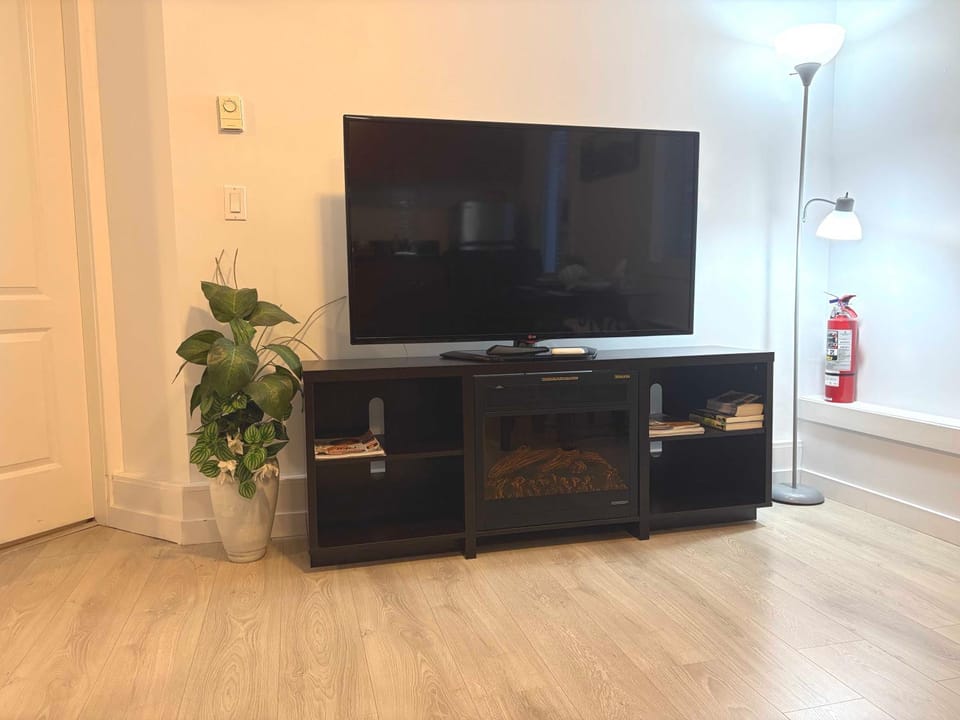 One Bedroom Suite B&B with Parking Bed and Breakfast in White Rock