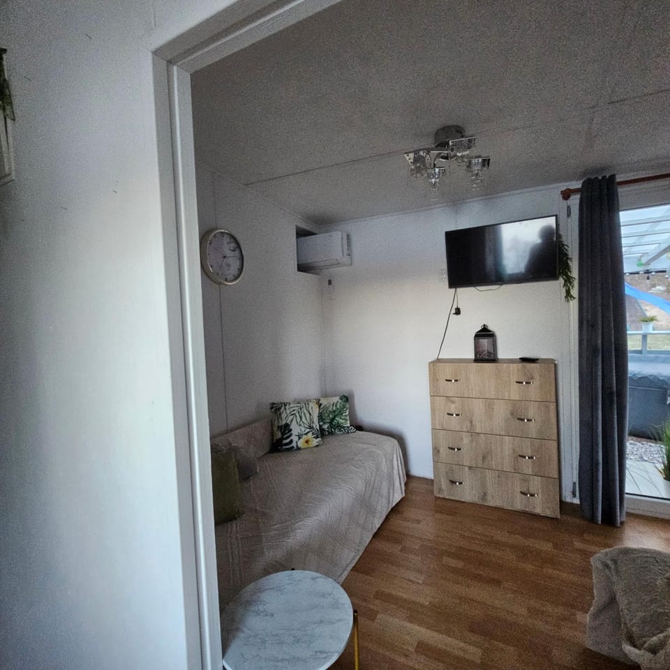 Communal lounge/ TV room, TV and multimedia, Seating area, Evening entertainment