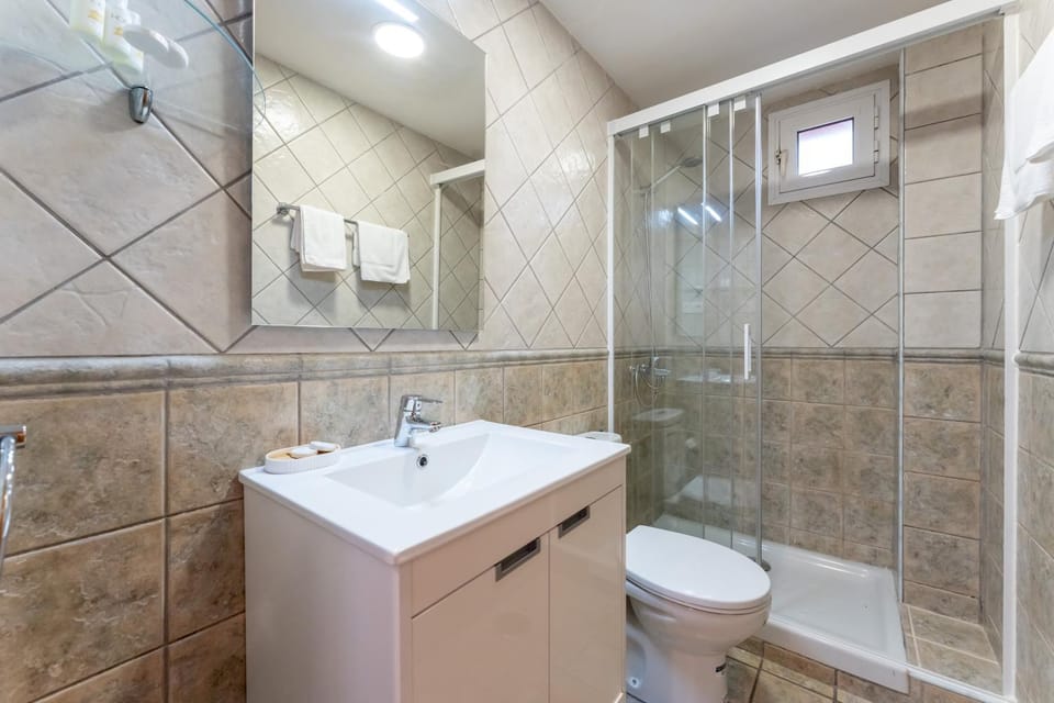 Shower, Toilet, Bathroom, Other, towels