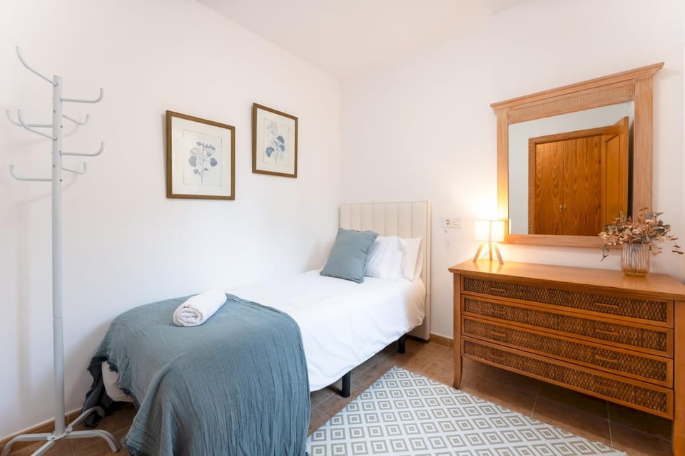 Bed, Other, Photo of the whole room, Bedroom