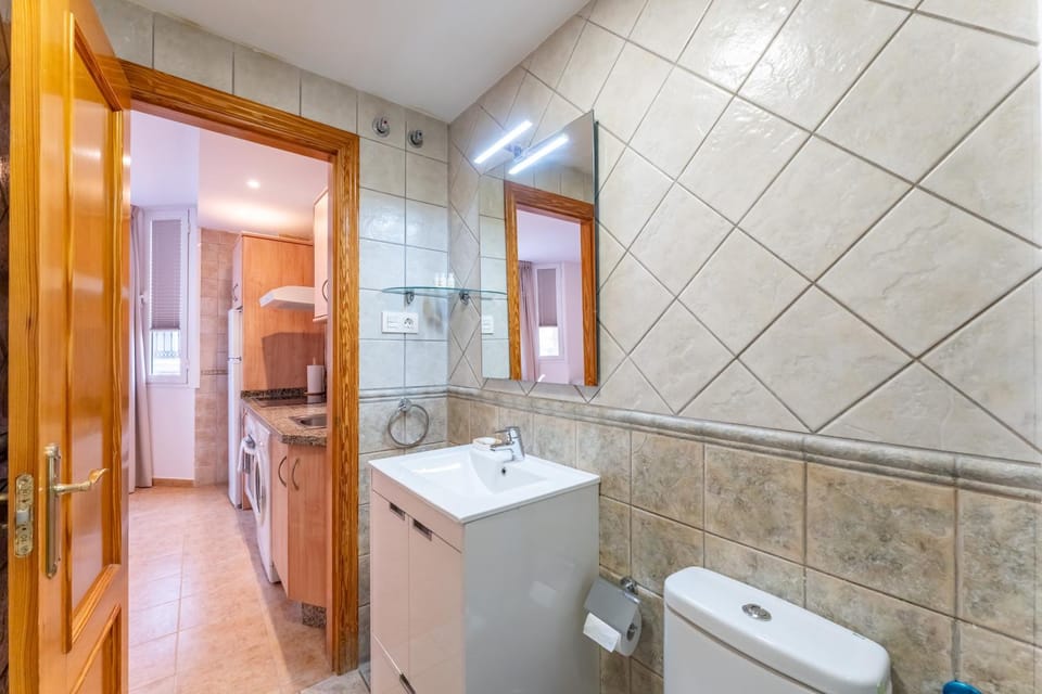 Shower, Toilet, Bathroom, Other, hair dryier, towels