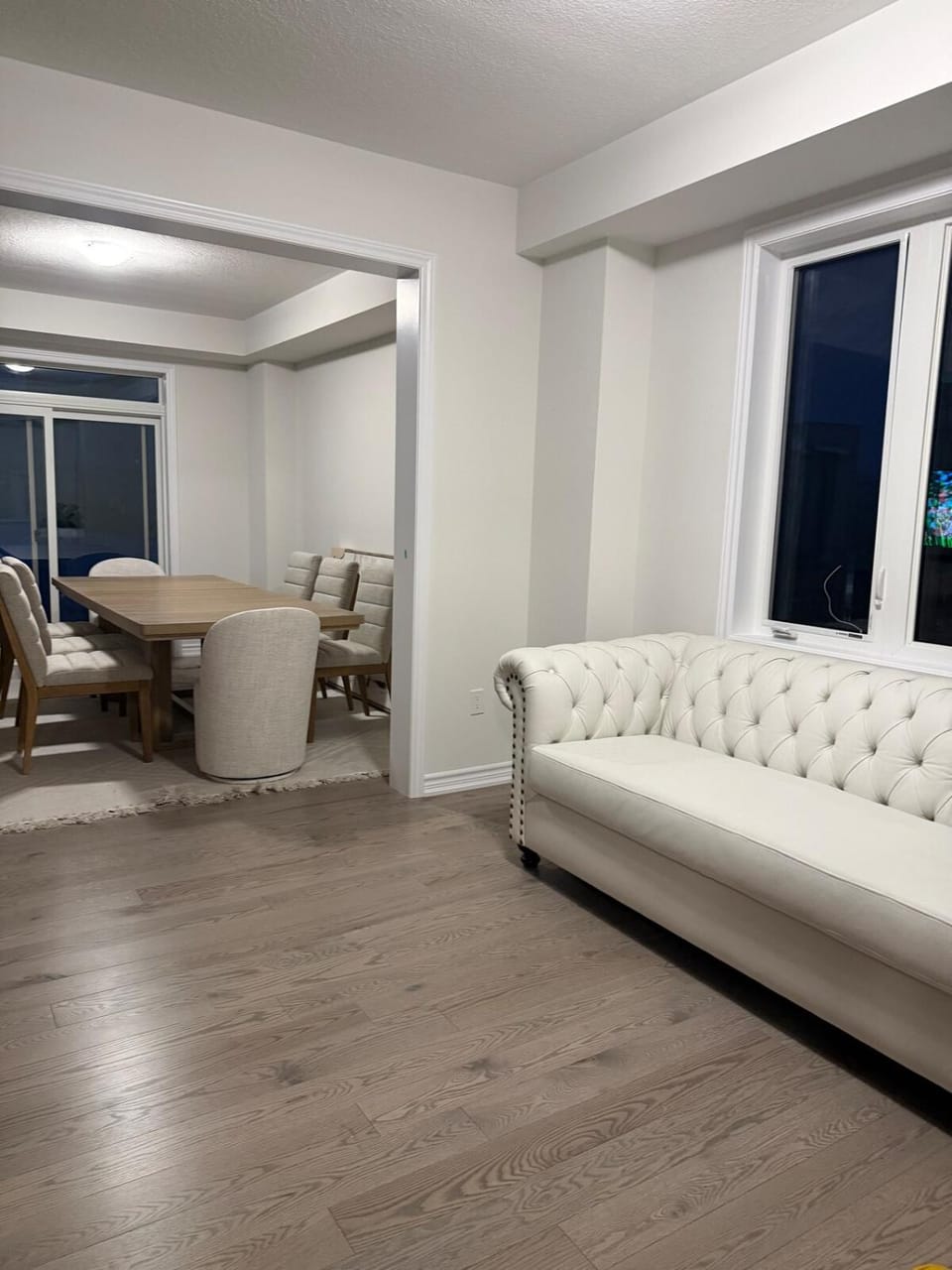 New Modern Luxury by the River in Paris Ontario, 5BR, 7 beds House in Brant