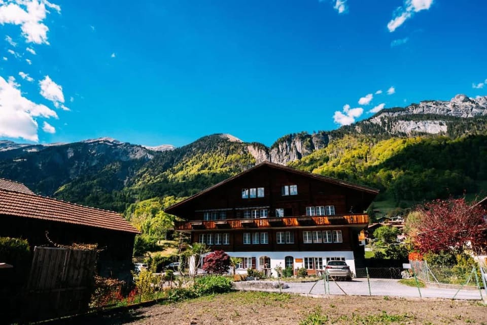Alpina Two - Charming Apartment Prime Location Apartment in Canton of Bern (Region)