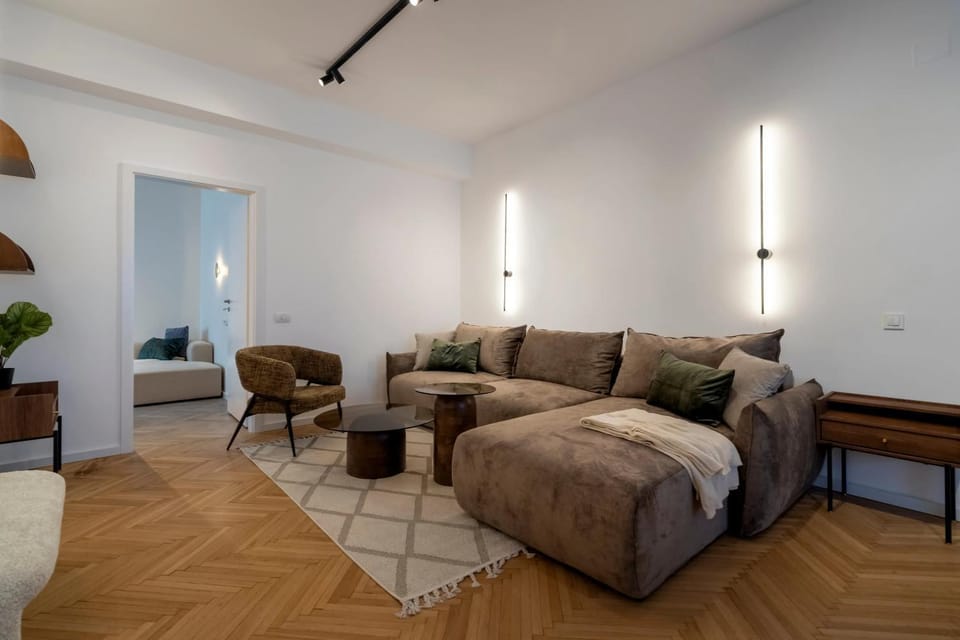 Bed, Living room, Photo of the whole room, Seating area, Bedroom