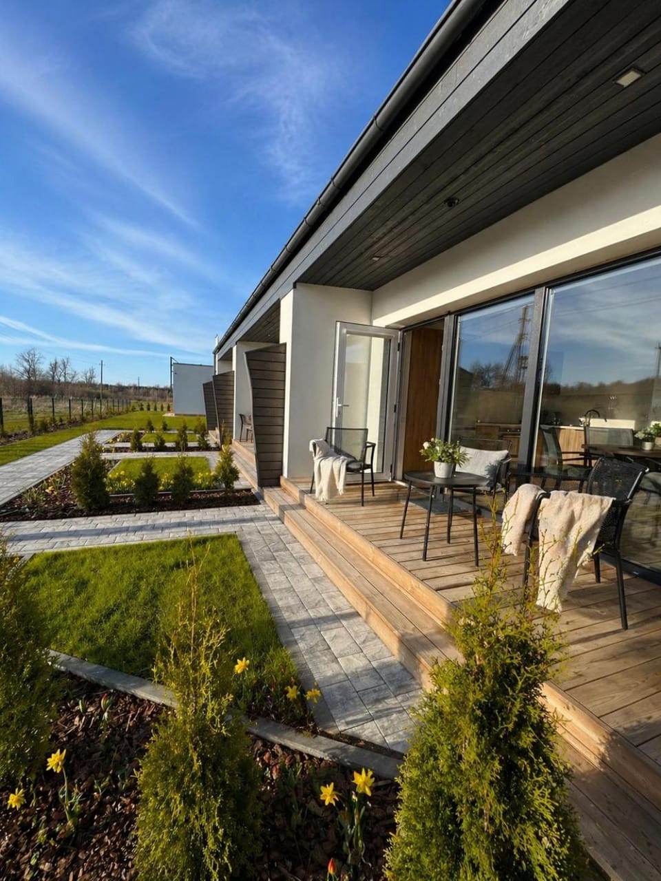 Property building, Patio, Spring, Day, View (from property/room), Balcony/Terrace, Dining area, Garden view