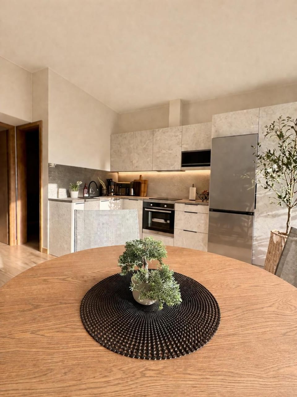 Kitchen or kitchenette, Dining area, oven, stove
