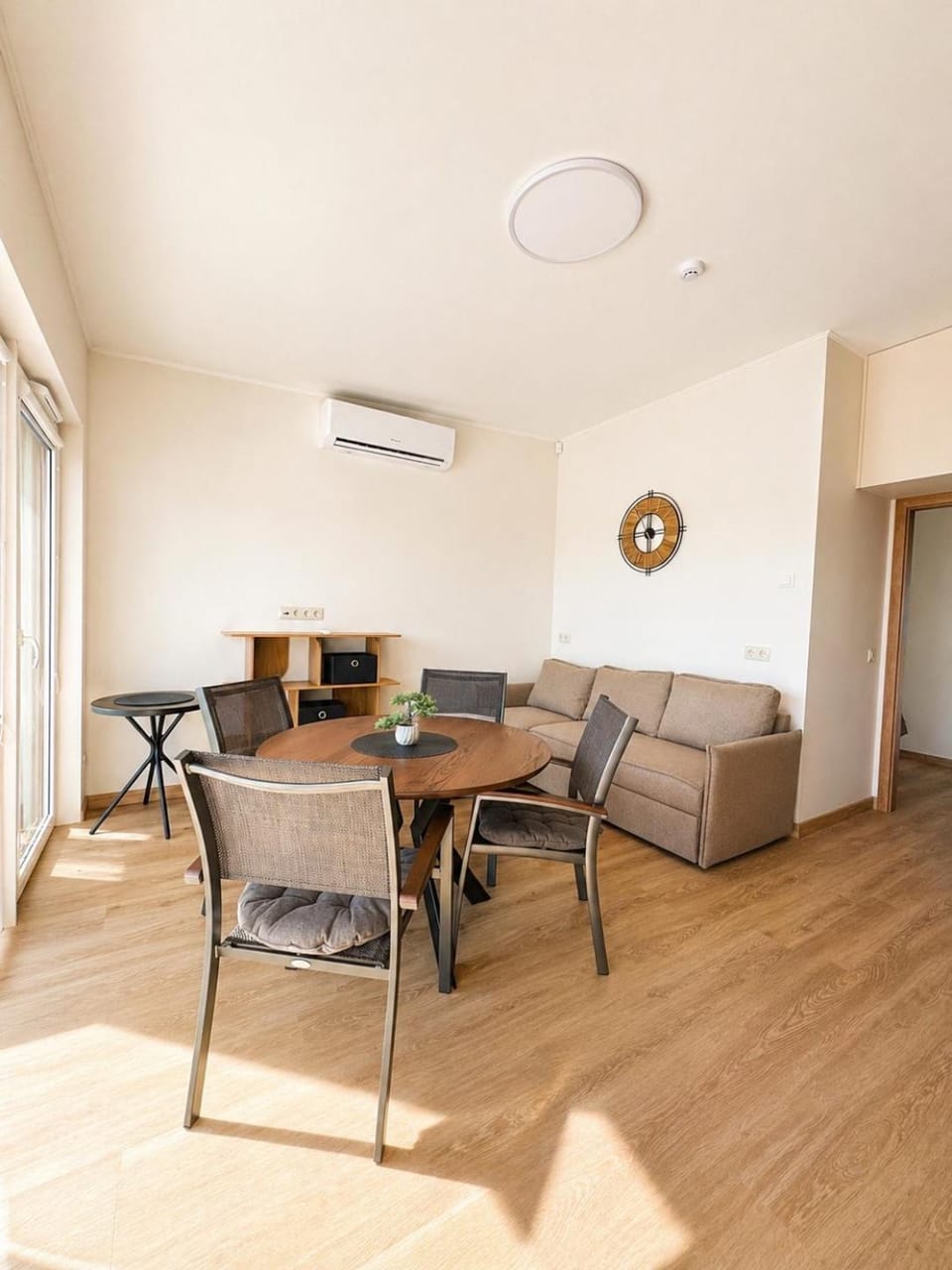 Living room, Dining area, air conditioner