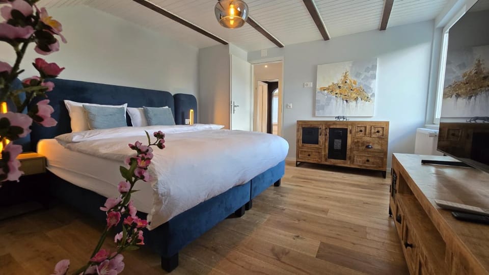 TV and multimedia, Bedroom