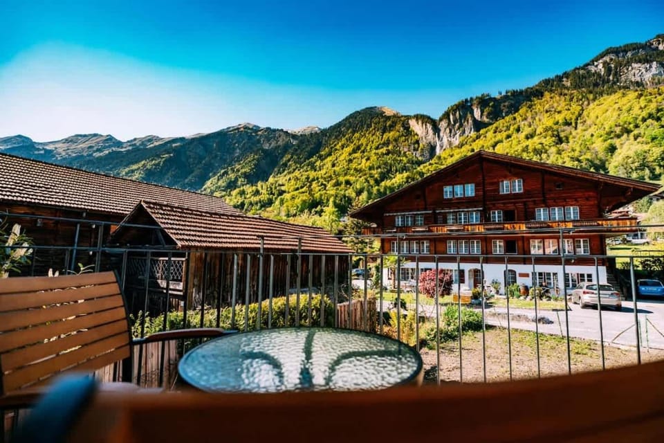 Alpina Three - Charming Apartment Prime Location Apartment in Canton of Bern (Region)