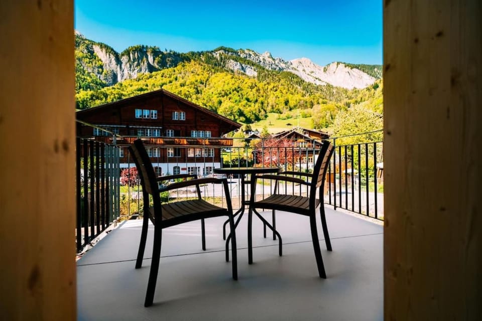 Alpina Three - Charming Apartment Prime Location Apartment in Canton of Bern (Region)
