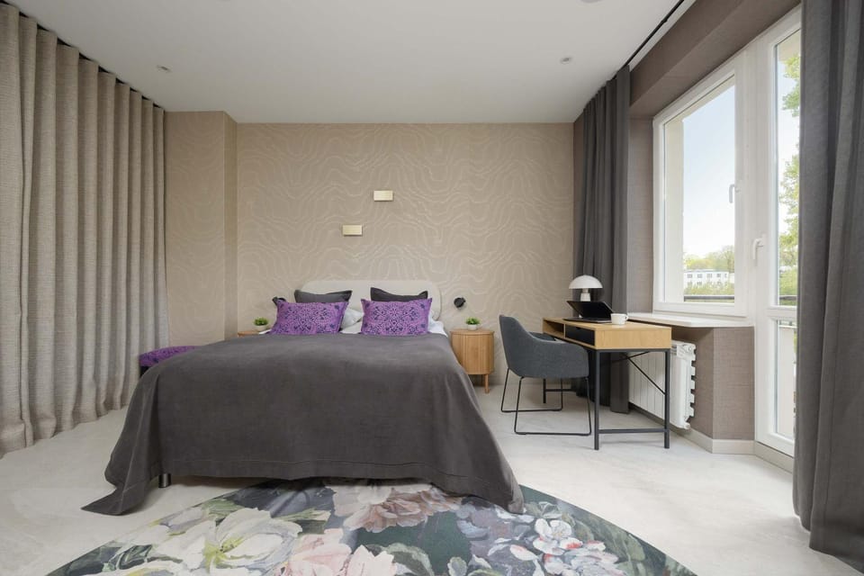 Bed, Living room, Photo of the whole room, Seating area