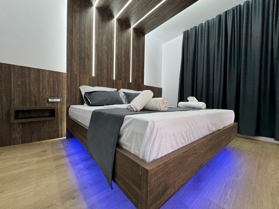 Bed, Photo of the whole room, Bedroom