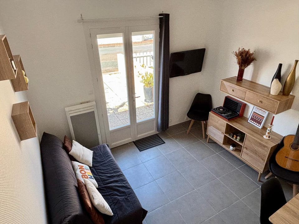 Communal lounge/ TV room