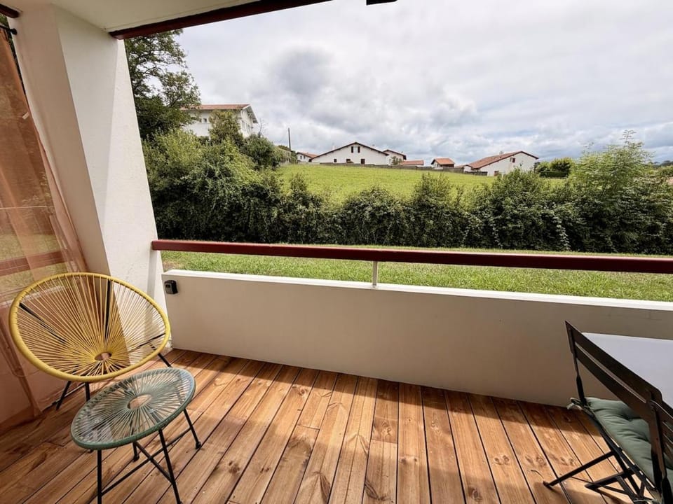 Natural landscape, Balcony/Terrace, Dining area