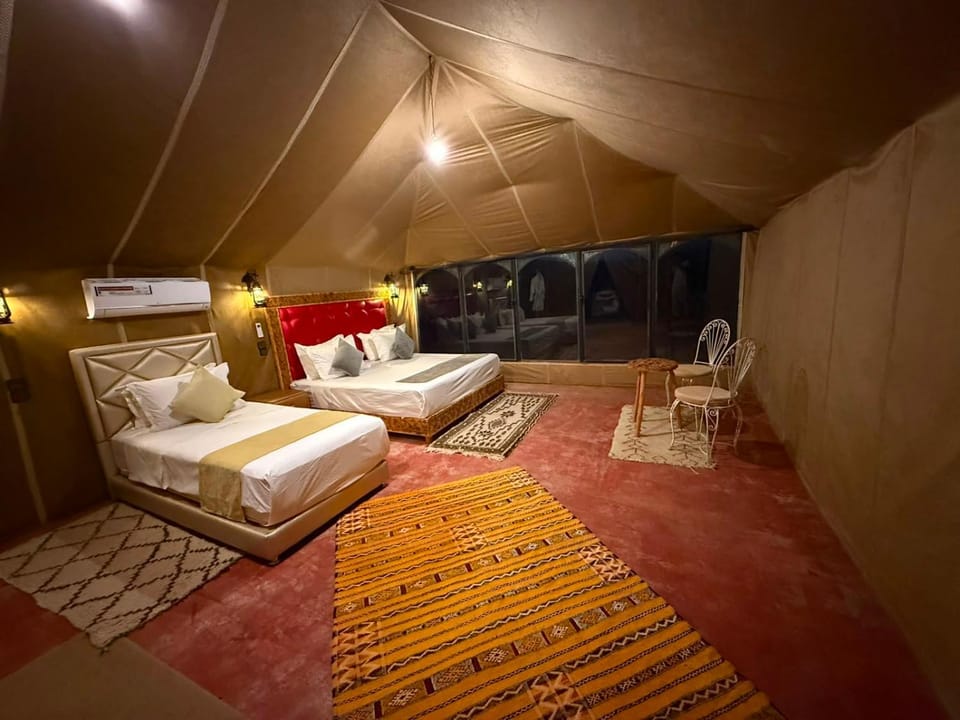 Bed, Living room, Photo of the whole room, Seating area, Bedroom