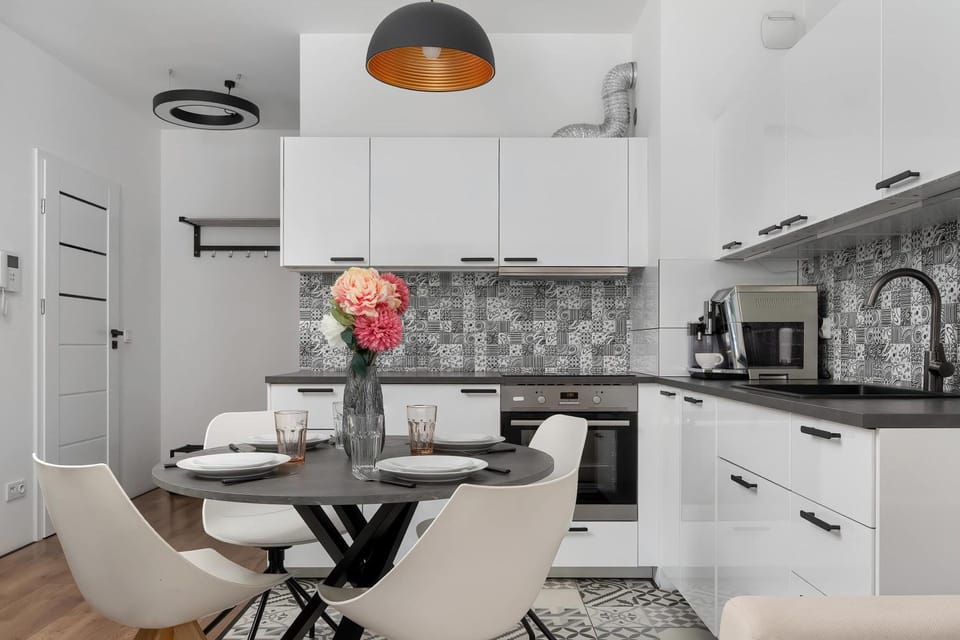 Kitchen or kitchenette, Dining area, stove