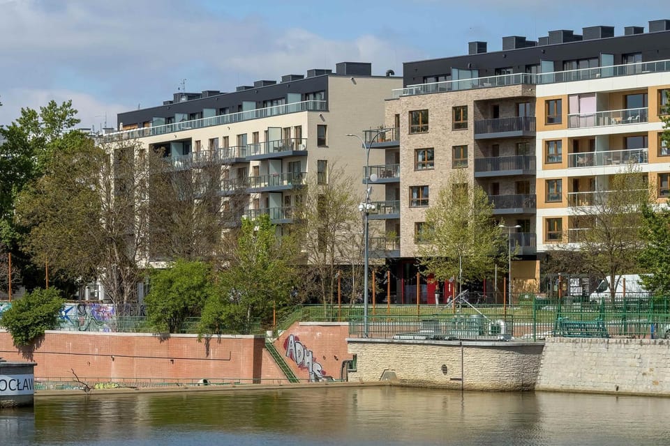Property building, Day, Neighbourhood, Location