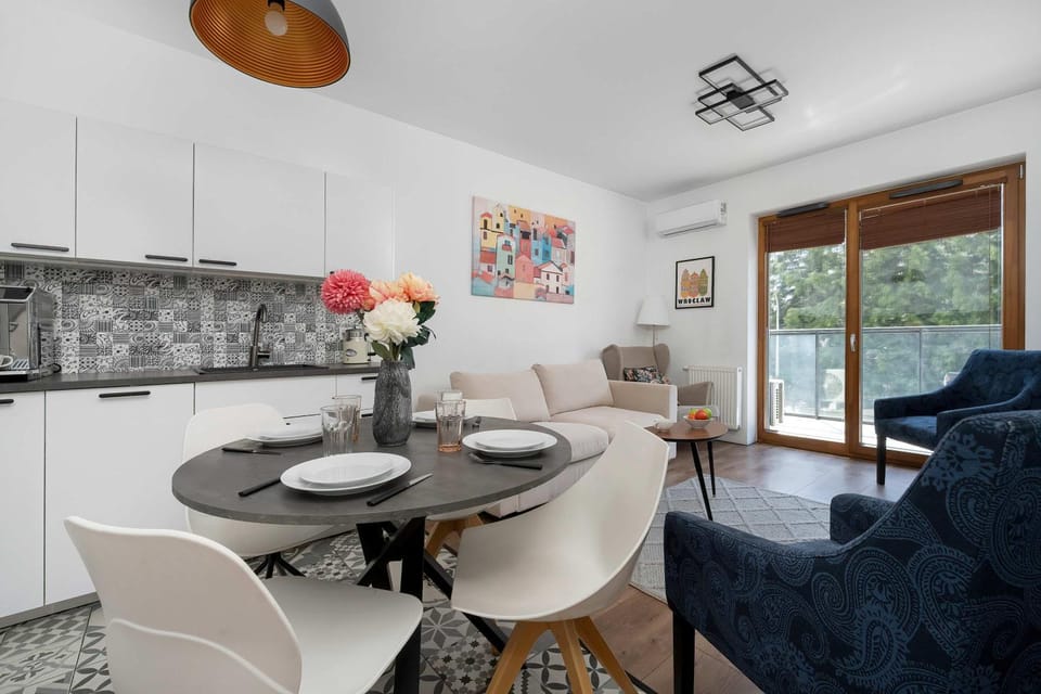 Kitchen or kitchenette, Living room, Seating area, Dining area