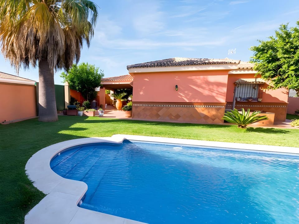 Chalet con piscina privada y amplio jardin SOLO ALQUILAMOS A FAMILIAS Chalet in El Puerto de Santa María