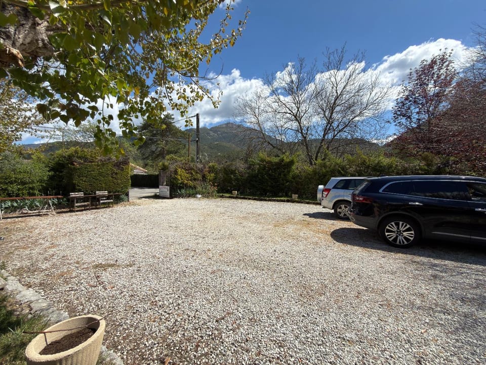 Neighbourhood, Mountain view, Parking