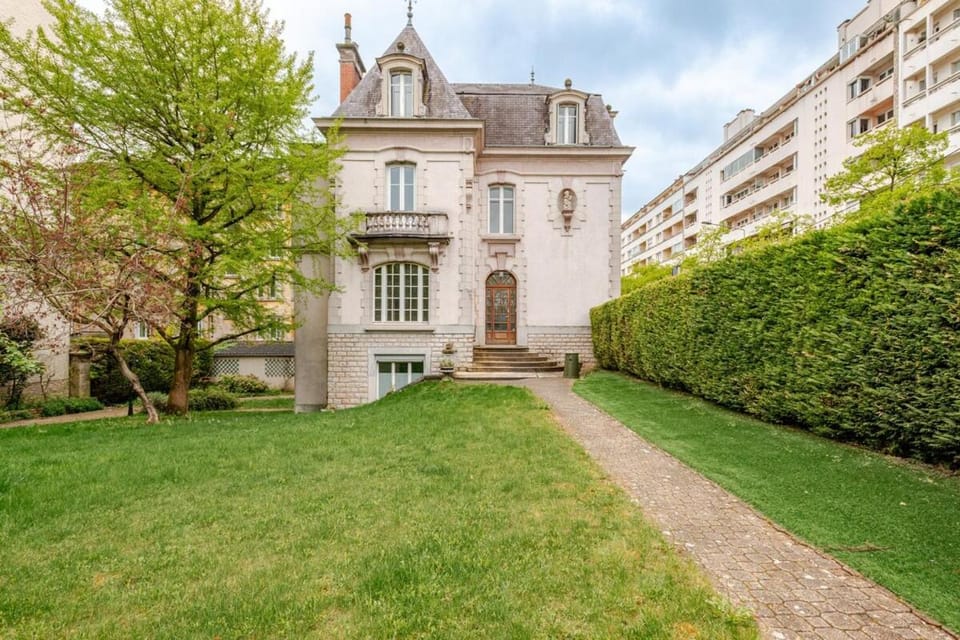 Le Lungo Apartment in Dijon