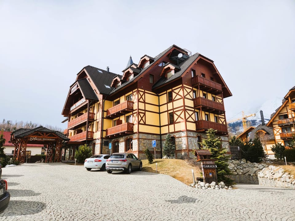 Property building, Neighbourhood, Parking