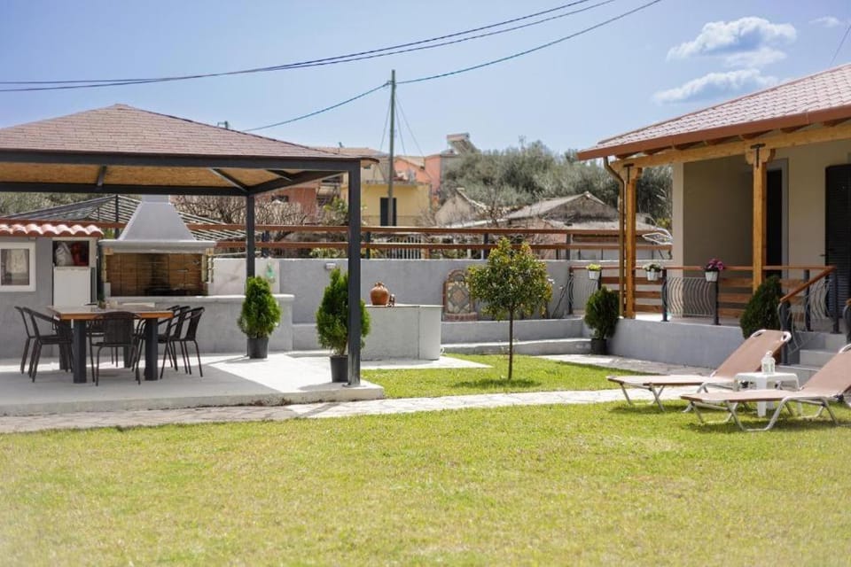 Property building, Day, Garden, View (from property/room), Balcony/Terrace, Garden view, sunbed