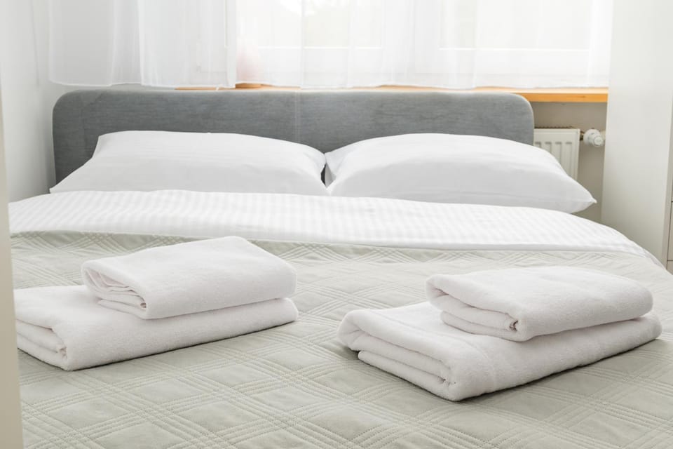 Bed, Photo of the whole room, Bedroom, towels
