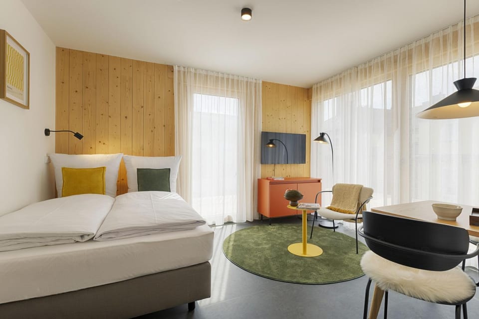 Bed, TV and multimedia